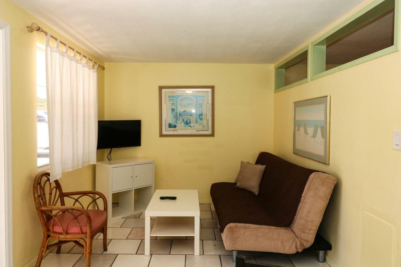 Grove City Motel Ингълууд Екстериор снимка
