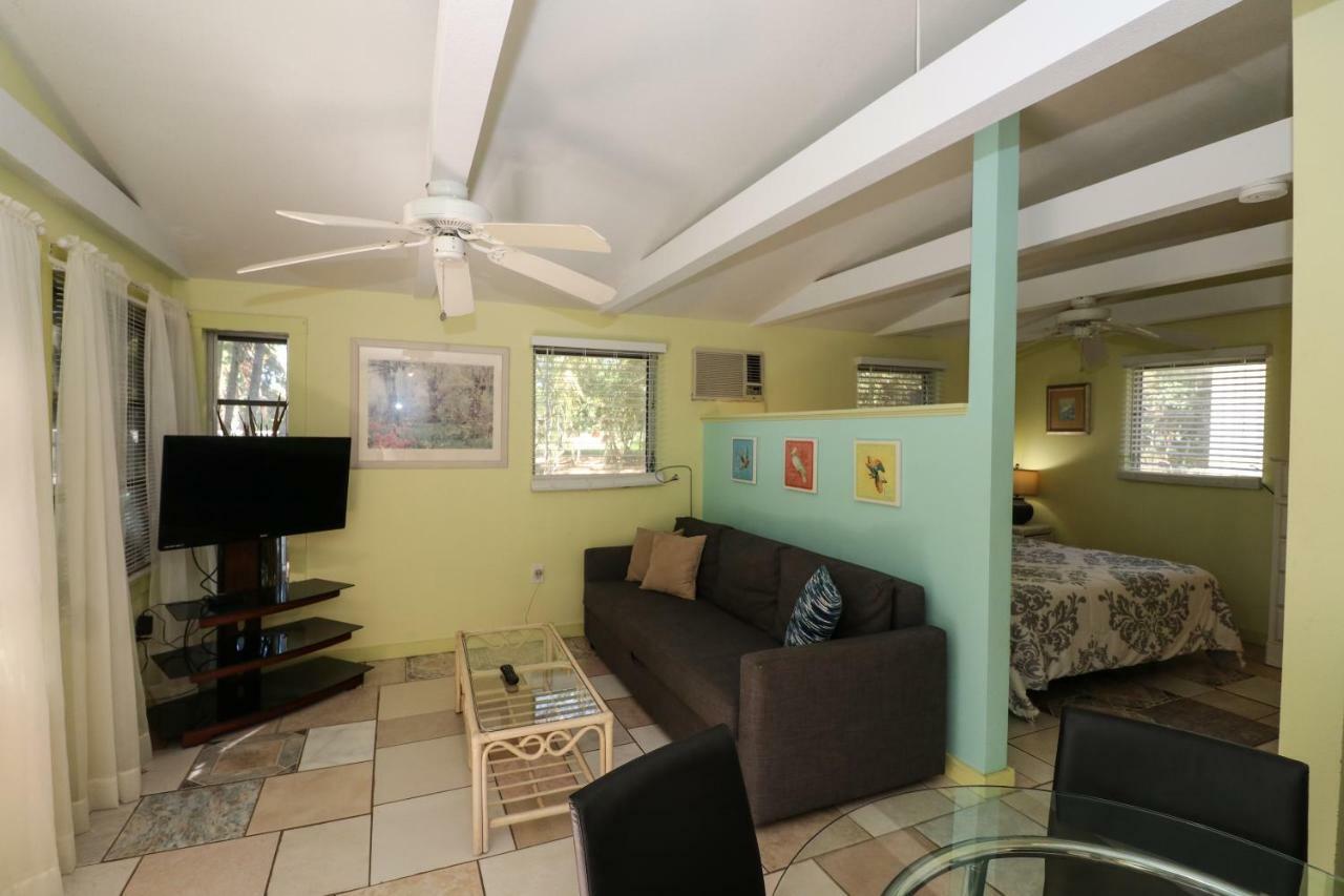 Grove City Motel Ингълууд Екстериор снимка